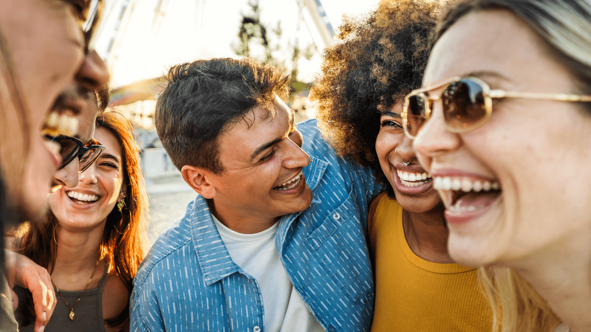 heureux - sourire - sortie - sortir sans dépenser