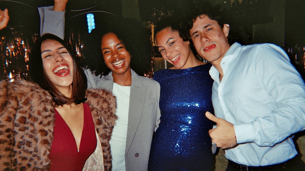 amis - entourage - fête - soirée