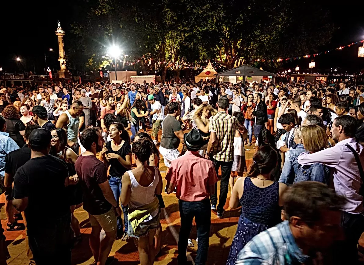 🕺 Dansons sur les Quais : initiations gratuites à tous les styles (salsa, rock, tango, hip hop…) face à la Garonne — tous les jours jusqu’au 2 août