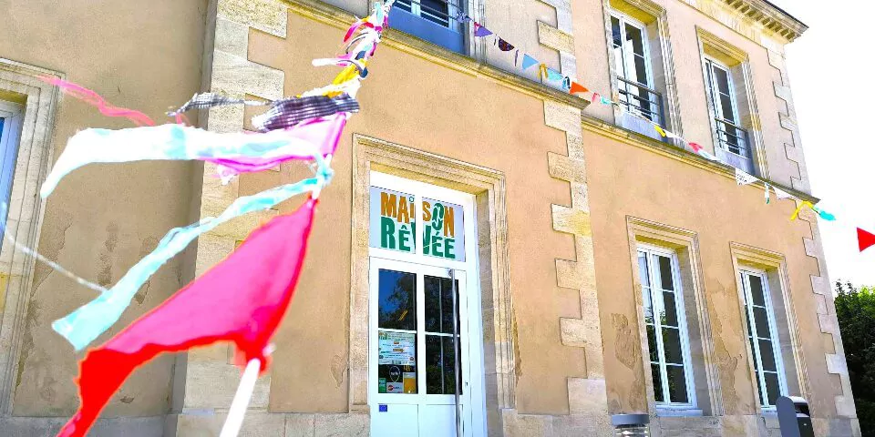Fabrication Participative de guirlande en Tissu